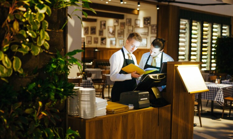 Service staff at the restaurant Portofino